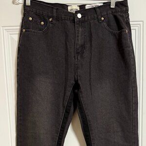 GALLERY DEPT. ART ON DISPLAY Courtesy of‎ JOSUÉ THOMAS Jeans SZ XL